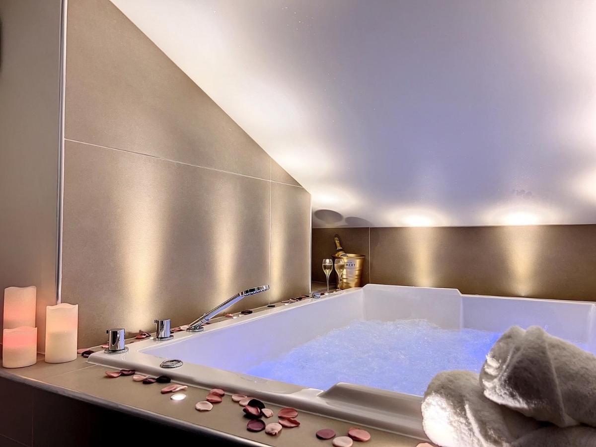 Cocon Blanc Calin Avec Jacuzzi Privatif - Loveroom Insolite Saint-Etienne  Exterior foto